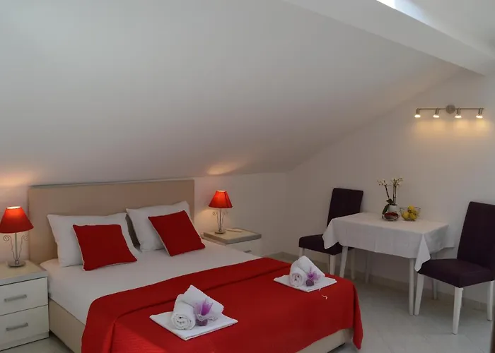 Kristonia * Hvar Town