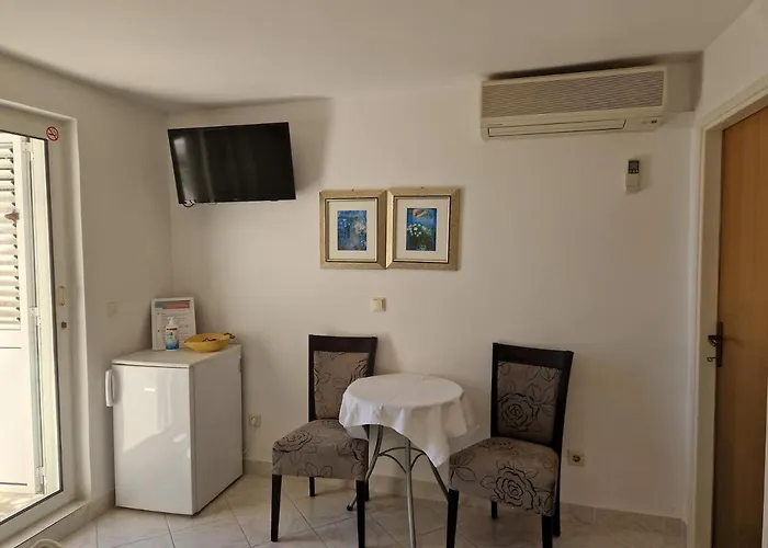 Kristonia * Hvar Town